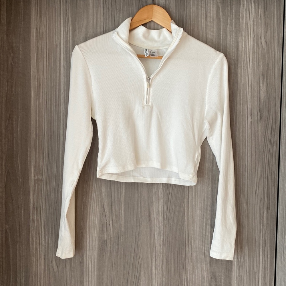H&M half zip cropped shirt